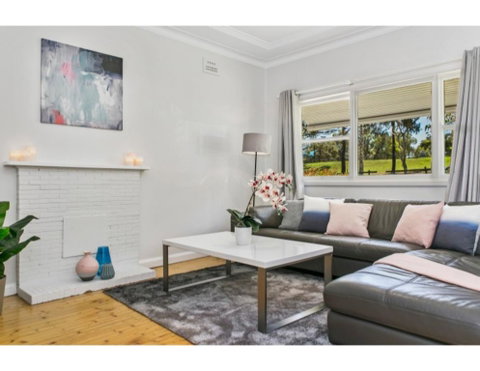 Modern Aus Home On The Edge Of North Ryde Oval - Accommodation Fremantle 0