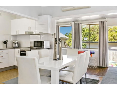 Modern Aus Home On The Edge Of North Ryde Oval - Accommodation Fremantle 1
