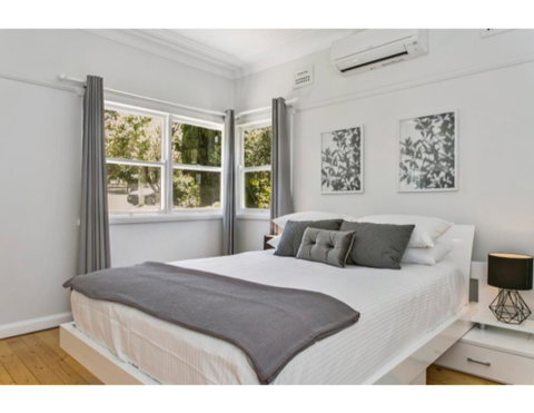 Modern Aus Home On The Edge Of North Ryde Oval - Accommodation Fremantle 3