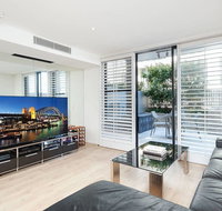 Modern Bronte Apt. w/ Ocean Views Just Minutes Walk to Beach - Accommodation Fremantle