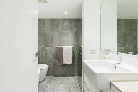 Modern Bronte Apt. W/ Ocean Views, Just Minutes Walk To Beach! - Accommodation Fremantle 2
