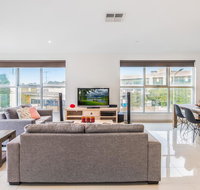 Modern Unit With Balconies Near Melbourne Airport - Accommodation Fremantle