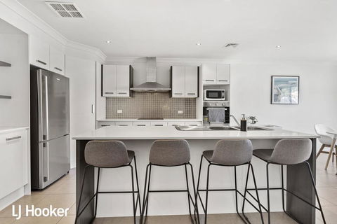 Modern, Relaxing, Family Friendly With Linen Included! - Accommodation Fremantle 1