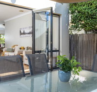 MOMENTS FROM BRADDON  ANU SPACIOUS and RELAXED - Accommodation Fremantle