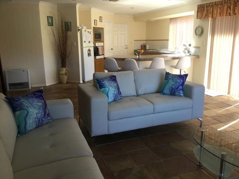 Montoro House - Accommodation Fremantle 2