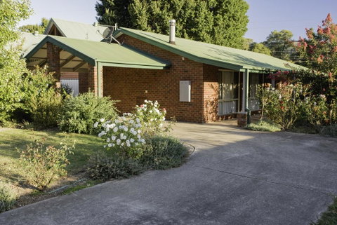 Monty's On Lumley Drive - Accommodation Fremantle 0