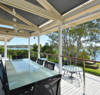 Morisset Bay Waterfront Views Lake House looking over Trinity Marina - Accommodation Fremantle