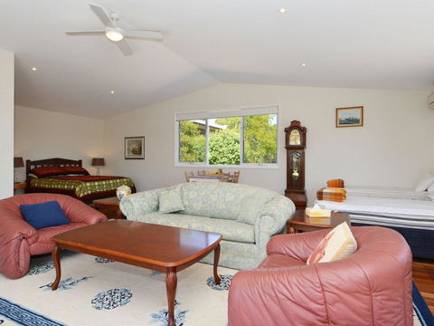 Morisset Waterfront 1bdr Studio Looking Over Trinity Marina - Accommodation Fremantle 0