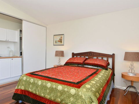 Morisset Waterfront 1bdr Studio Looking Over Trinity Marina - Accommodation Fremantle 3