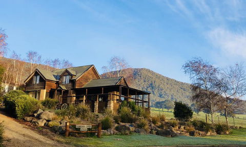 Mountain Grass Lodge (2 Bedroom) - Accommodation Fremantle 0