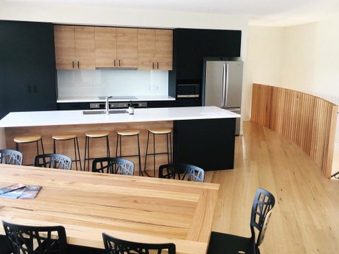 Mountain Mist Retreat - 6 Bedrooms - Accommodation Fremantle 0