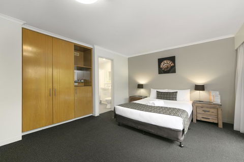 Mt Ommaney Hotel Apartments - Accommodation Fremantle 0