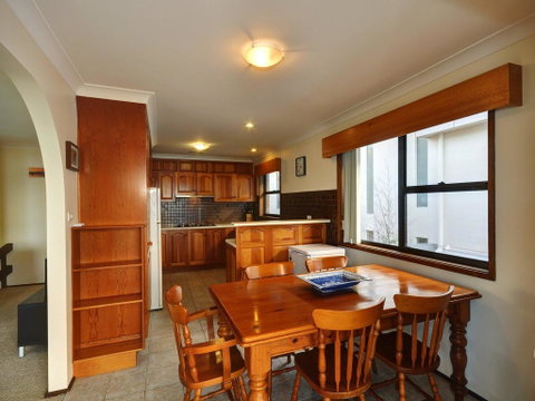 Myall Manor - Accommodation Fremantle 0