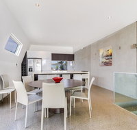 Nautilus 2 Luxury Retreat - Modern beachfront townhouse WiFi water views - Accommodation Fremantle