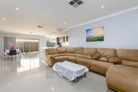 Rainbow Dream House - Accommodation Fremantle 0