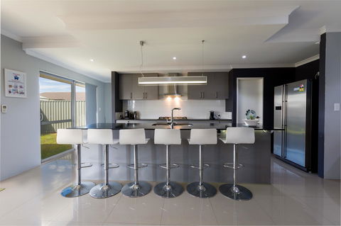 Rainbow Dream House - Accommodation Fremantle 5