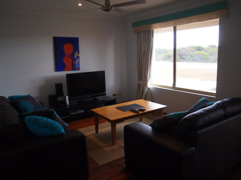 Beach Place @ Leeman - Accommodation Fremantle 8