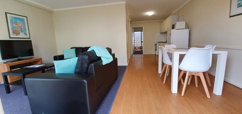 West Beach Lagoon 202 - Quiet & Ground Floor! - Accommodation Fremantle 9