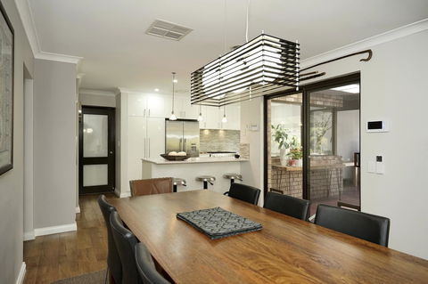 Marcus Villa Booragoon - Accommodation Fremantle 13