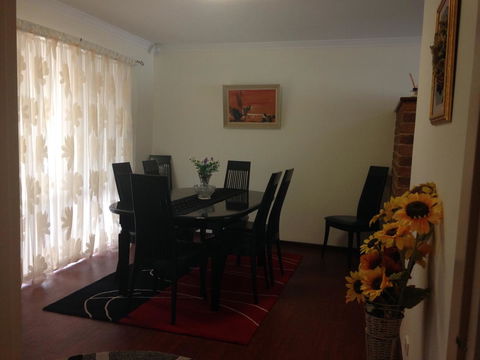 â˜… Stylish Family Home! â˜… - Accommodation Fremantle 8