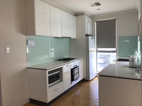 Gerring Court With Free 1 Car Bay Parking - Accommodation Fremantle 8