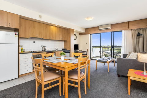 508 Stupendous Sunsets & Views Pool Gym Parking - Accommodation Fremantle 10
