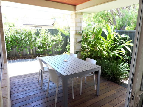 Contemporary Cove - Quindalup - Accommodation Fremantle 11