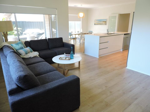 Contemporary Cove - Quindalup - Accommodation Fremantle 3