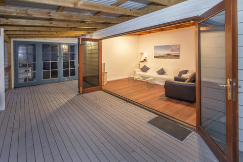 Buxton Thomas - Accommodation Fremantle 1