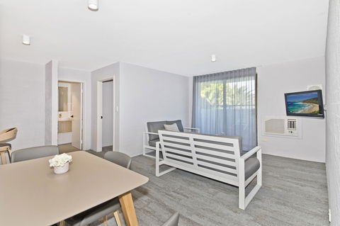 Atrium Hotel Mandurah - Accommodation Fremantle 25