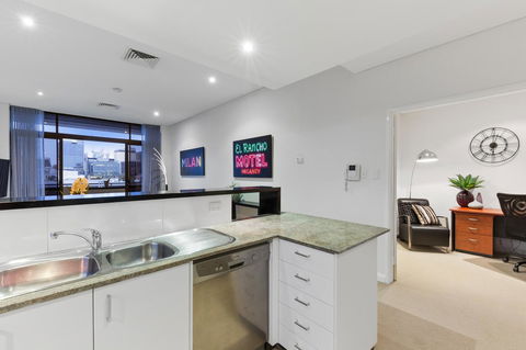 The Executive Penthouse - Accommodation Fremantle 14