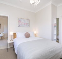 Light bright quality river views Free parking - Accommodation Fremantle