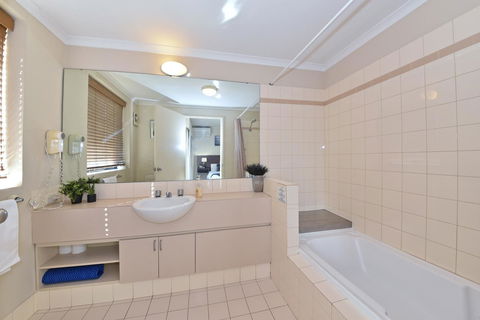 Inner Perth CBD 1X1 Apartment: 605451 - Accommodation Fremantle 4