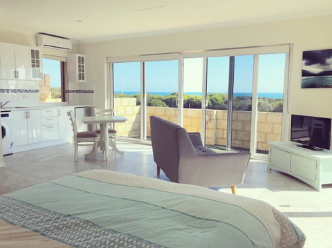 Ocean Reef Vista - Accommodation Fremantle 11
