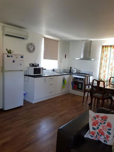 While Away Holiday Accommodation - Accommodation Fremantle 5