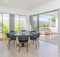 Karrinyup Waters Luxury House Rental - Accommodation Fremantle