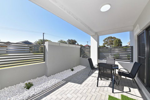 Modern Apartment Redcliffe Near Perth Airport: 0126 - Accommodation Fremantle 33