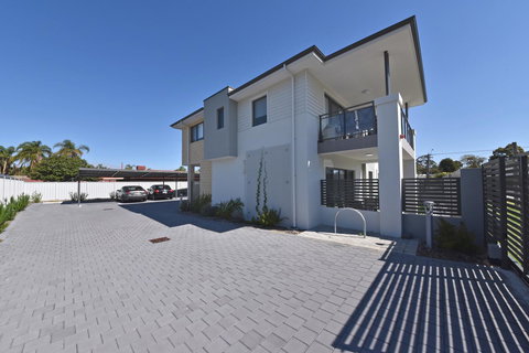 Modern Apartment Redcliffe Near Perth Airport: 0126 - Accommodation Fremantle 41