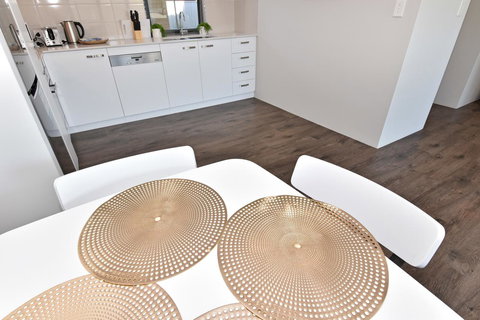 Modern Apartment Redcliffe Near Perth Airport: 0126 - Accommodation Fremantle 24