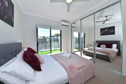 Modern Apartment Redcliffe Near Perth Airport: 0126 - Accommodation Fremantle 4