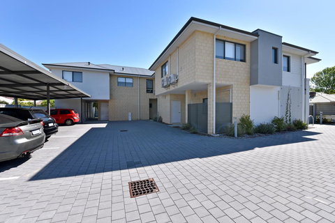 Modern Apartment Redcliffe Near Perth Airport: 0126 - Accommodation Fremantle 40