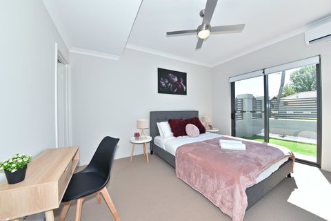 Modern Apartment Redcliffe Near Perth Airport: 0126 - Accommodation Fremantle 3