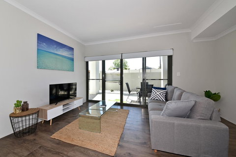 Modern Apartment Redcliffe Near Perth Airport: 0126 - Accommodation Fremantle 0