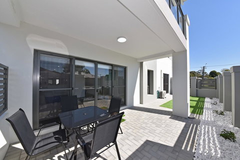 Modern Apartment Redcliffe Near Perth Airport: 0126 - Accommodation Fremantle 30