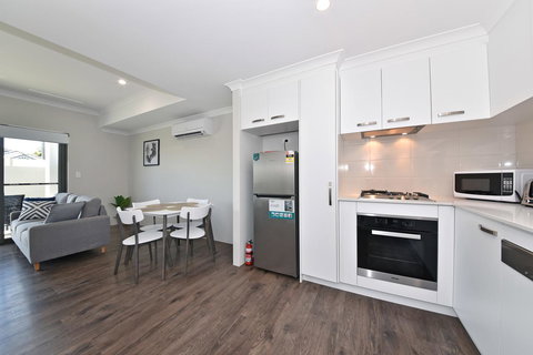 Modern Apartment Redcliffe Near Perth Airport: 0126 - Accommodation Fremantle 18