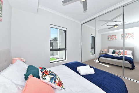 Modern Apartment Redcliffe Near Perth Airport: 0126 - Accommodation Fremantle 10