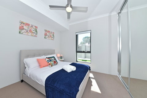 Modern Apartment Redcliffe Near Perth Airport: 0126 - Accommodation Fremantle 9