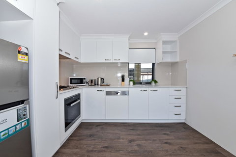 Modern Apartment Redcliffe Near Perth Airport: 0126 - Accommodation Fremantle 22