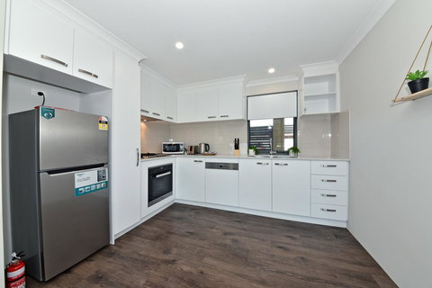 Modern Apartment Redcliffe Near Perth Airport: 0126 - Accommodation Fremantle 19