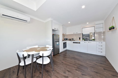 Modern Apartment Redcliffe Near Perth Airport: 0126 - Accommodation Fremantle 21